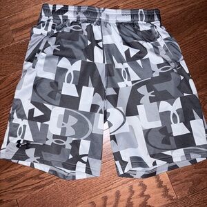 Youth boys Under Armour Light Gray Checkered Shorts